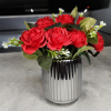 Arranjo de Rosas Vermelho Vaso Cerâmica Prata A 30cm x L 32cm