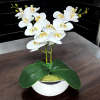 Arranjo com duas orquídeas branco vaso de vidro bowl prata