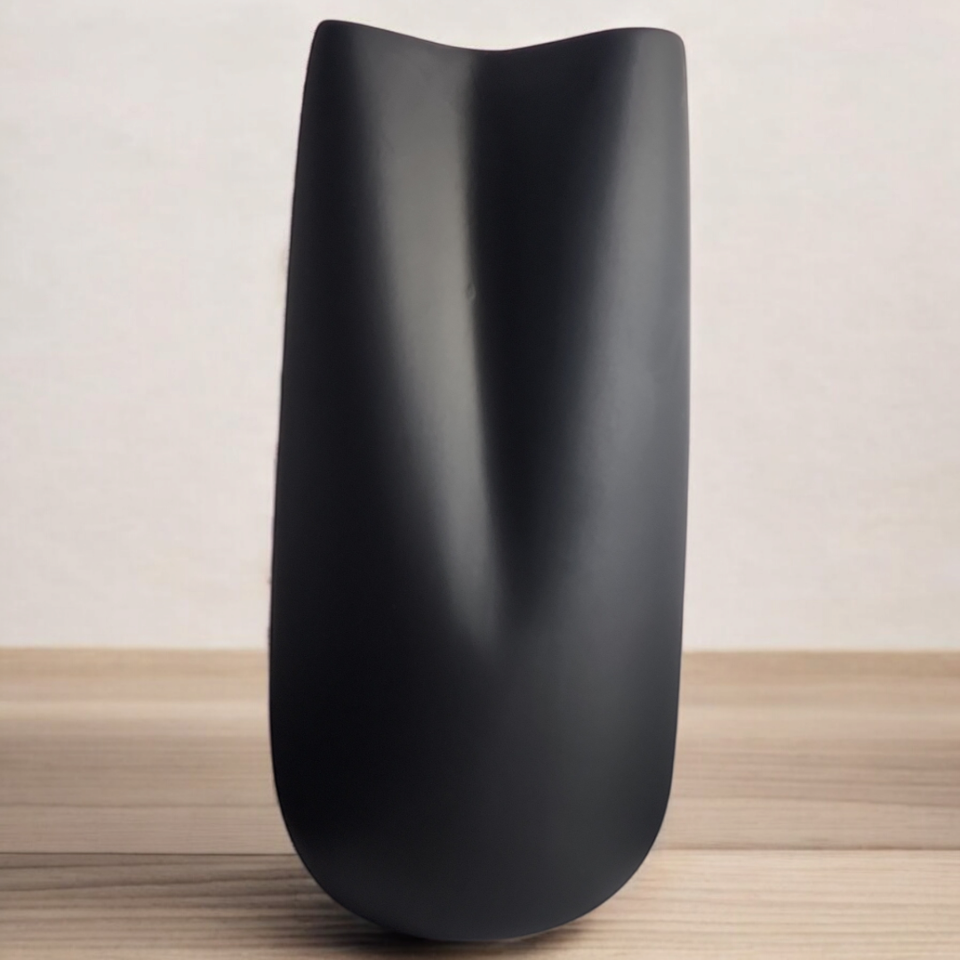 Vaso cerâmica orgânico G preto fosco A 27 cm x L 16 cm